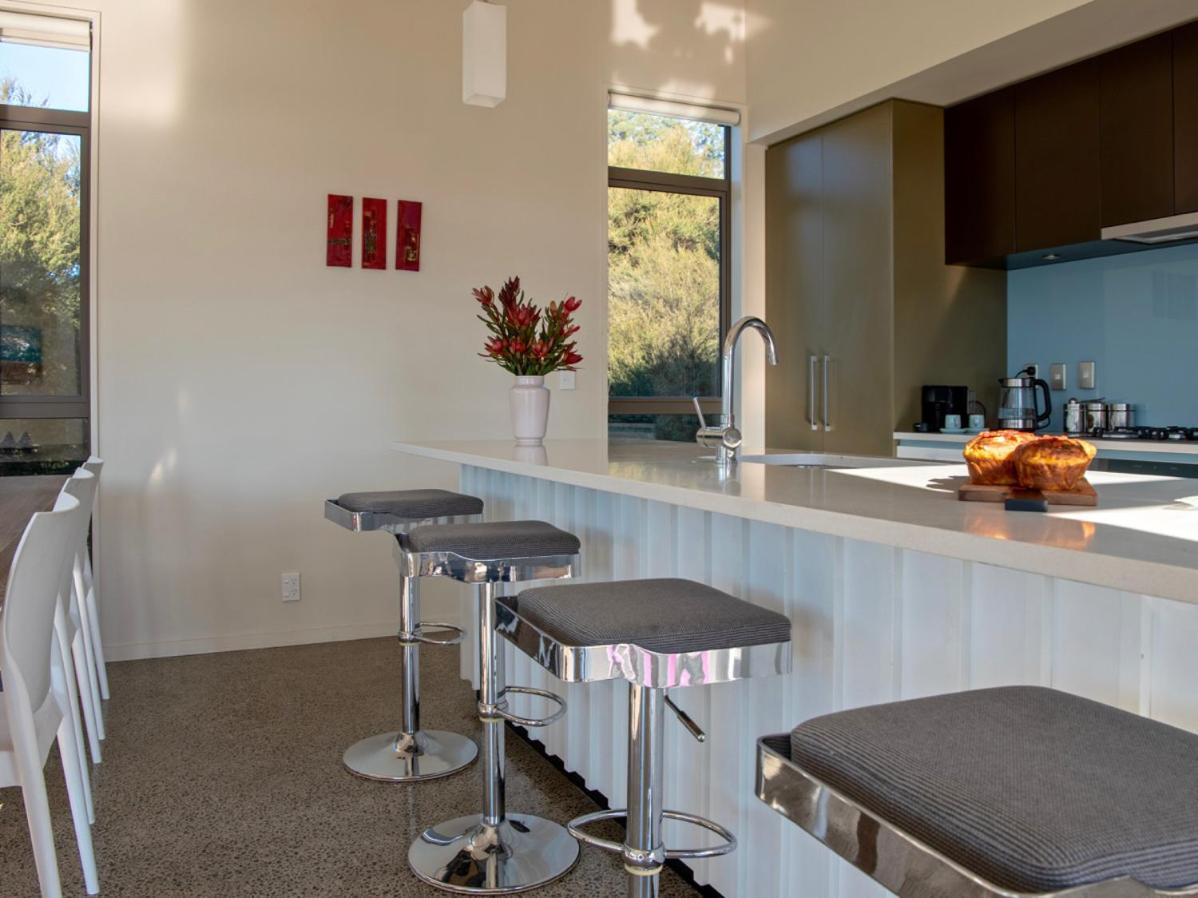 Kotare Point Paradise - Akaroa Holiday Home Екстер'єр фото