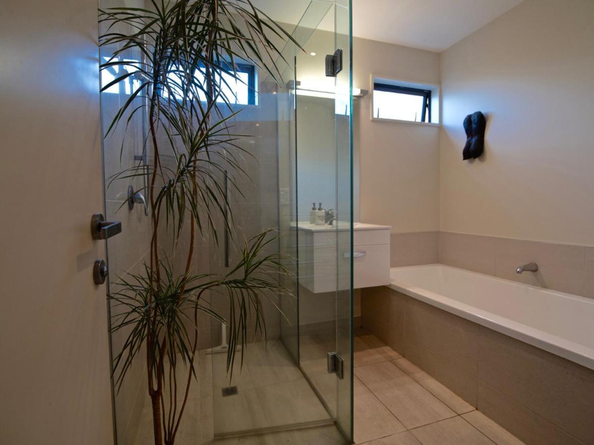 Kotare Point Paradise - Akaroa Holiday Home Екстер'єр фото